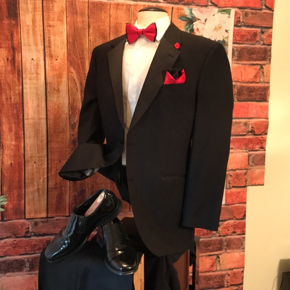 Geoffrey Beene Tuxedo Coat - Picture 13 of 17